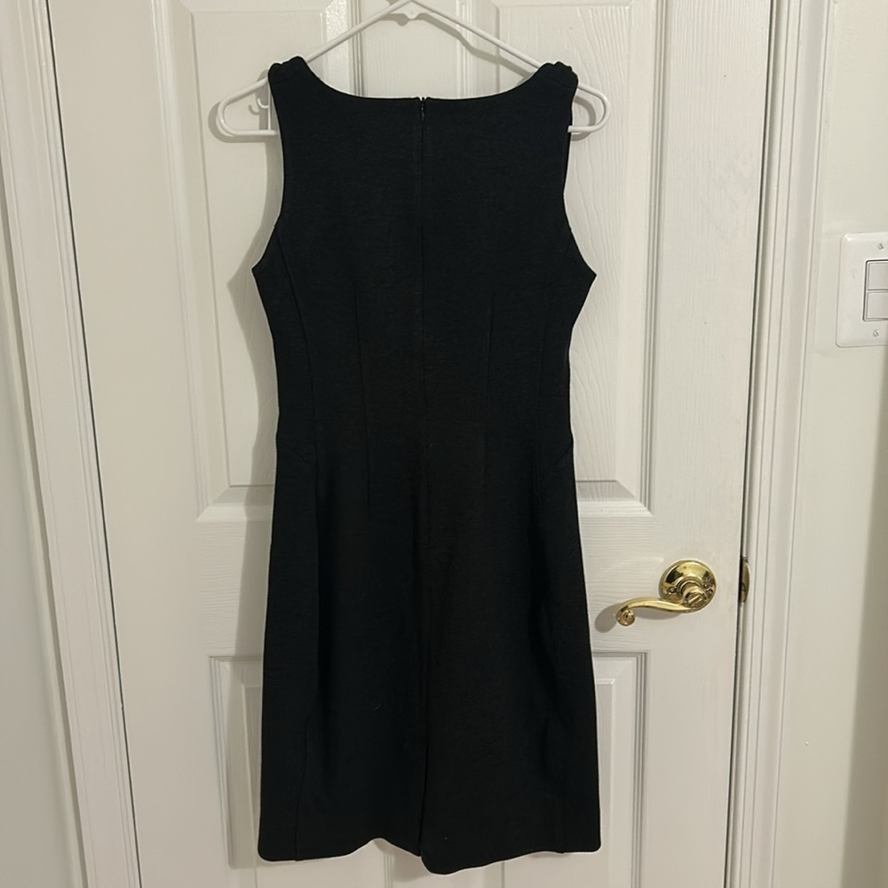 MM Lafleur The Lydia Twisted Strap Ponte Sheath
Dress in Charcoal Grey Size 6 - Picture 7 of 13
